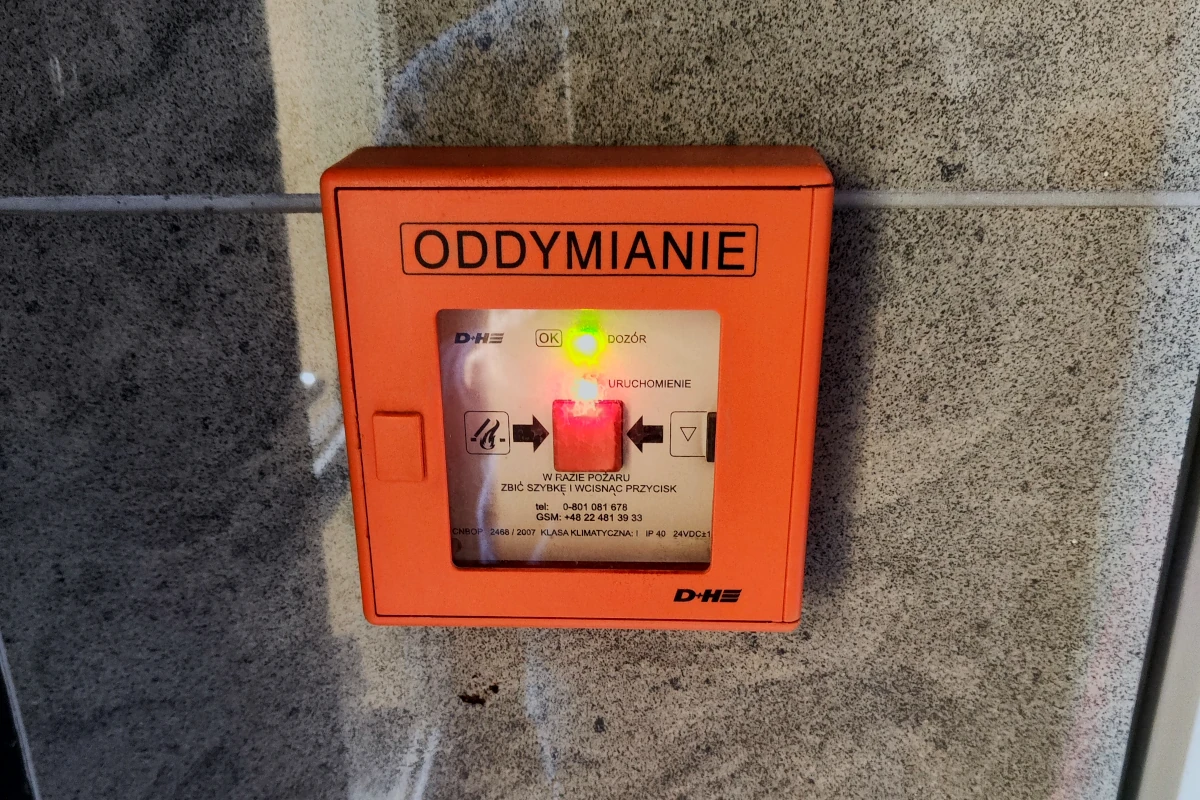 Przegląd klap dymowych – testy i przegląd przycisków oddymiania